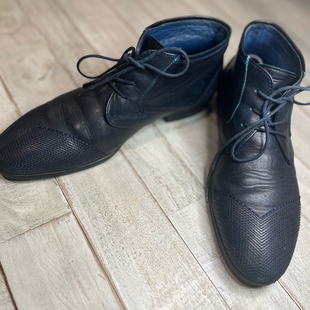 Shoes - Picture 6 of 10